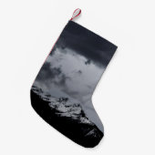 劇的な雲の下の雪山 スモールクリスマスストッキング (正面 (吊り時))