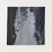 劇的な雲の下の雪山 タペストリー (正面(横))