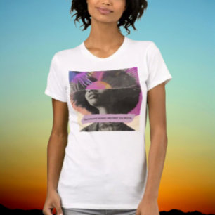 力を与えられた女性が世界に力を与える Tシャツ