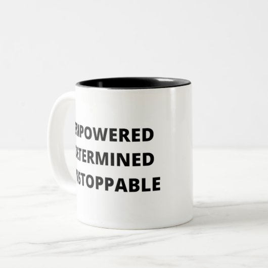 力を受けた断固とした止められない女性 ツートーンマグカップ (正面左)