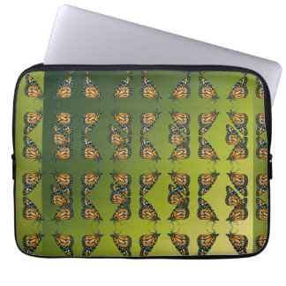 力強いオオカモメチョウのiPad ラップトップスリーブ