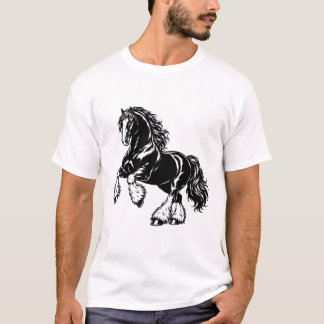力強いシャイアホースのモノクロイラスト Tシャツ