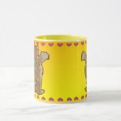 力強い抱擁のマグ マグカップ (中央)