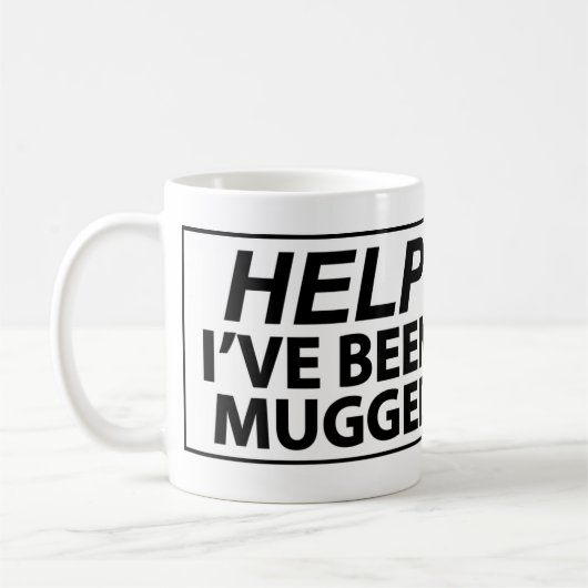 助けIは-引っ掛けられたマンガのキャラクタ襲われました コーヒーマグカップ (左)