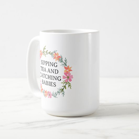 助産師、OBナースお茶を飲んでベビーを取る。 コーヒーマグカップ (正面左)