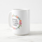 助産師、OBナースお茶を飲んでベビーを取る。 コーヒーマグカップ (正面左)