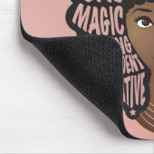 励ましの黒人女性、自然毛、赤面ピンク マウスパッド (コーナー)