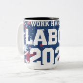 労働日マグカップ – ママのための特別なギフト&パパ🇺🇸☕ ツートーンマグカップ (正面左)