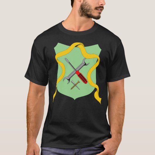 労働者整備士技術者工具海賊船を修理する Tシャツ (正面)