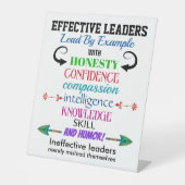 効果的なリーダー – ユーモア 台座サイン (正面)