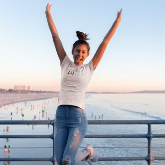 勇敢であ前向きるやる気を起こさせる感動的 Tシャツ