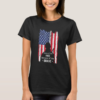 勇敢なアメリカの旗のために無料の家 Tシャツ