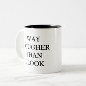 勇敢なポメラニア犬「見るよりも強い」 ツートーンマグカップ (正面左)