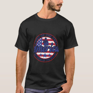 勇敢な人々がいるから自由なアメリカ Tシャツ