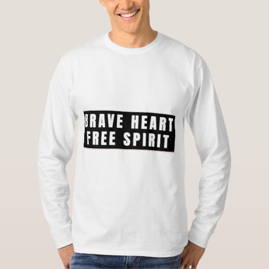 勇敢な心と自由な精神のテキストデザイン Tシャツ (正面)