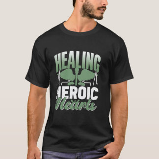 勇敢な心を癒すヒーロー兵士看護軍医療 Tシャツ