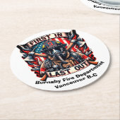 勇敢な消防士が立誇りを持ったつ ラウンドペーパーコースター (アングル)