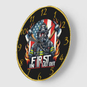 勇敢な消防士が立誇りを持ったつ ラージ壁時計 (傾斜)