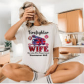 勇敢な消防士の妻の色の鮮やか賛辞 Tシャツ