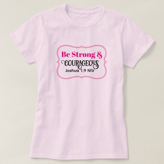 勇敢な聖書の詩のライトピンクのキュートなデザイン Tシャツ (デザイン正面)