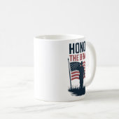 勇敢な退役軍人にTシャツを贈る コーヒーマグカップ (正面右)