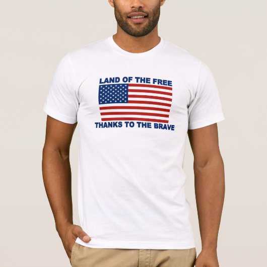勇敢ののおかげで自由なの米国の旗の土地 Tシャツ (正面)