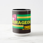 勇気あるトーゴの学生マグ ツートーンマグカップ (中央)