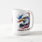 勇気と自由 アメリカ国旗 愛国的なギフト コーヒーマグカップ (正面右)