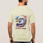 勇気と自由 アメリカ国旗 愛国的なギフト Tシャツ (裏面)