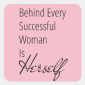 勇気付けられるの後ろの女性は彼女自身のステッカー スクエアシール (正面)