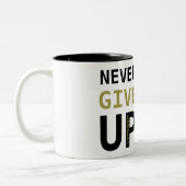 勇気付けられるマグ与え「Never up」 ツートーンマグカップ (左)