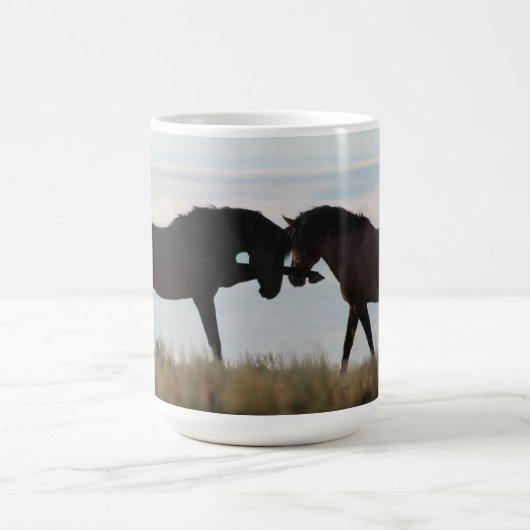 勇気及び名誉の~の息子及び雄親の野生のムスタングのマグ コーヒーマグカップ (中央)