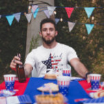 勇者のために自由の土地 Tシャツ<br><div class="desc">アメリカ独立記念日祝に間に合うように、スターとストライプと空の愛国的な文字の土地を備えた愛国的なデザイン。</div>