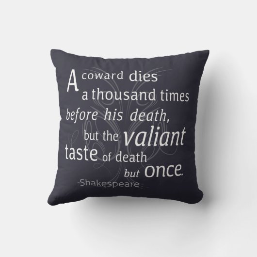 勇者は死ぬが沙翁|しゃおう=シェークスピア}だ クッション (裏面)