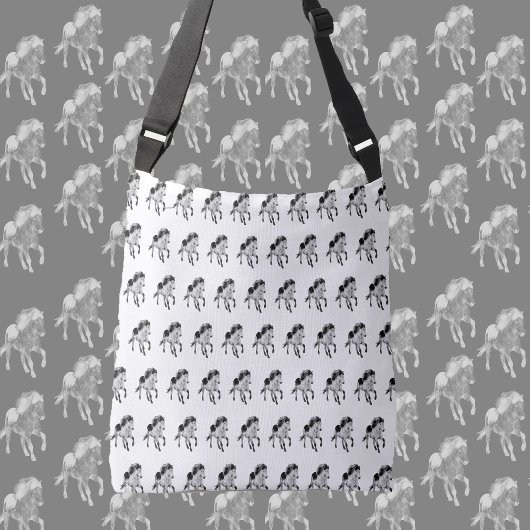 動いているアイスランドの馬 クロスボディバッグ