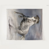 動いているアンダルシアのリンゴ灰色の馬 タペストリー (正面(横))