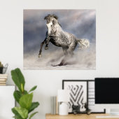 動いているアンダルシアのリンゴ灰色の馬 ポスター (ホームオフィス)