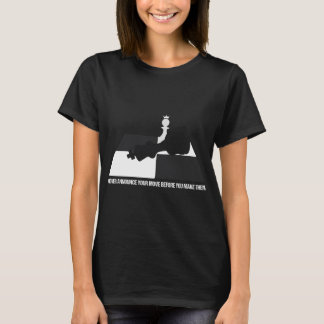 動かす前に手を明かすな Tシャツ