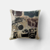 動揺してなカメラマンの写真撮影のレトロのカメラ クッション (裏面)