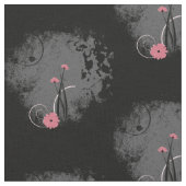 動揺してな灰色のピンクの花および黒い ファブリック (クローズアップ)