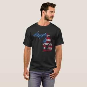 動揺してな米国旗のミシガン州のシカの捜すこと Tシャツ