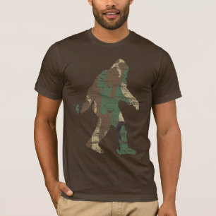 動揺してな迷彩柄のサスカッチのTシャツ Tシャツ