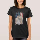 動揺してシーズー(犬)チュ・アメリカ国旗の愛国犬 Tシャツ (正面)