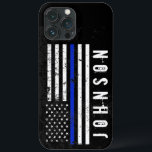 動揺してスタイル警パーソナライズされた察旗名 iPhone 13 PRO MAXケース<br><div class="desc">このユニーク電話ケースは中央に薄い青い線の警察旗をテーマにした旗を備え、頑丈な割れ込み動揺してとスタイル。この側には、あなたのギフト受信者の名ユニーク前または姓のための場所である。</div>