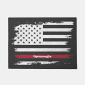 動揺して米国国旗の赤ストライプいパーソナライズされた名D ドアマット (正面)