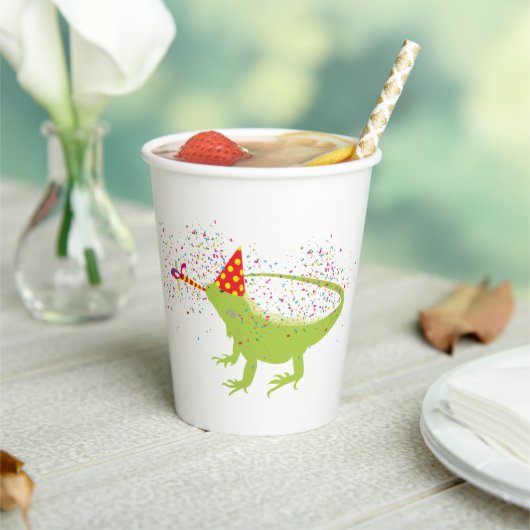 動物と提携するイグアナトカゲのパーティー 紙コップ (インサイチュ)