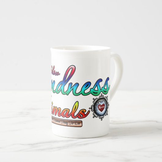 動物に優しさを示すレインボータイポグラフィ ボーンチャイナマグカップ (正面右)