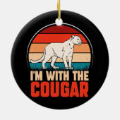 動物のおもしろいグラフィック私はクーガーと一緒にいる セラミックオーナメント (裏面)