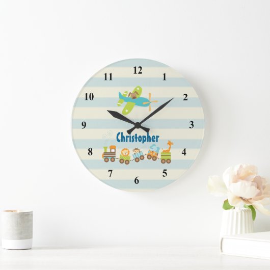 動物のおもちゃの列車そして飛行機はの縞で飾ります ラージ壁時計 (ホーム)