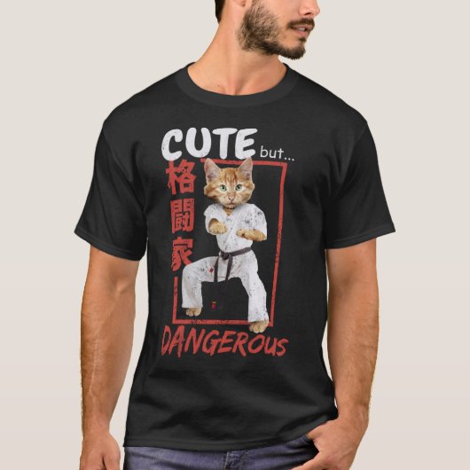 動物のかわいい危険猫空手テコンドー Tシャツ (正面)